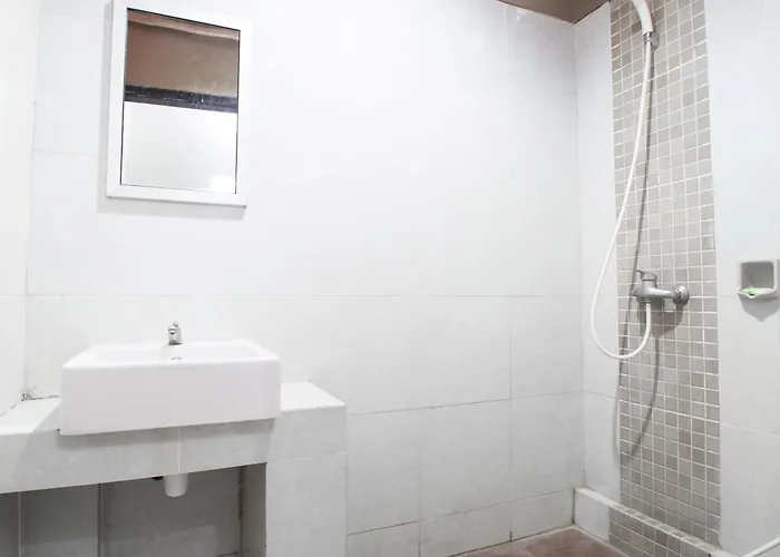 Casa de hóspedes Adikara Renon 2*